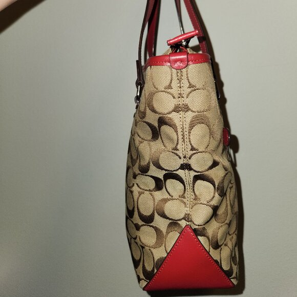 Coach Gallery Tote in Signature Canvas! EUC - Picture 2 of 9